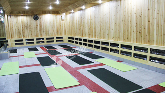 汗蒸房(fáng)內(nèi)設施